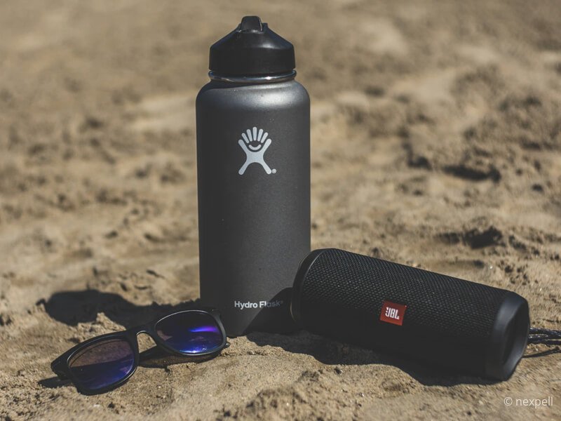 Roter Canyon mit langen Schatten im Abendlicht