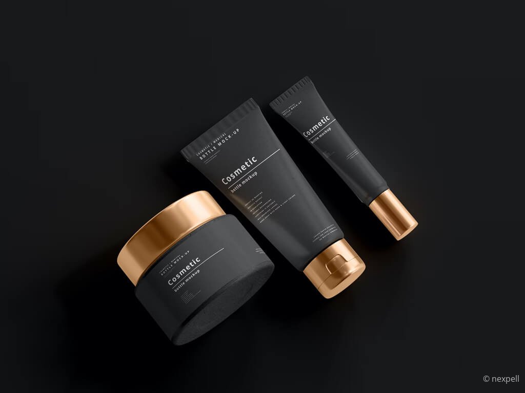 Minimalistisches Treppenhaus mit starkem Seitenlicht